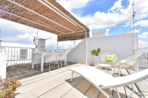 Mina's roof apartment terrace: whit sea view